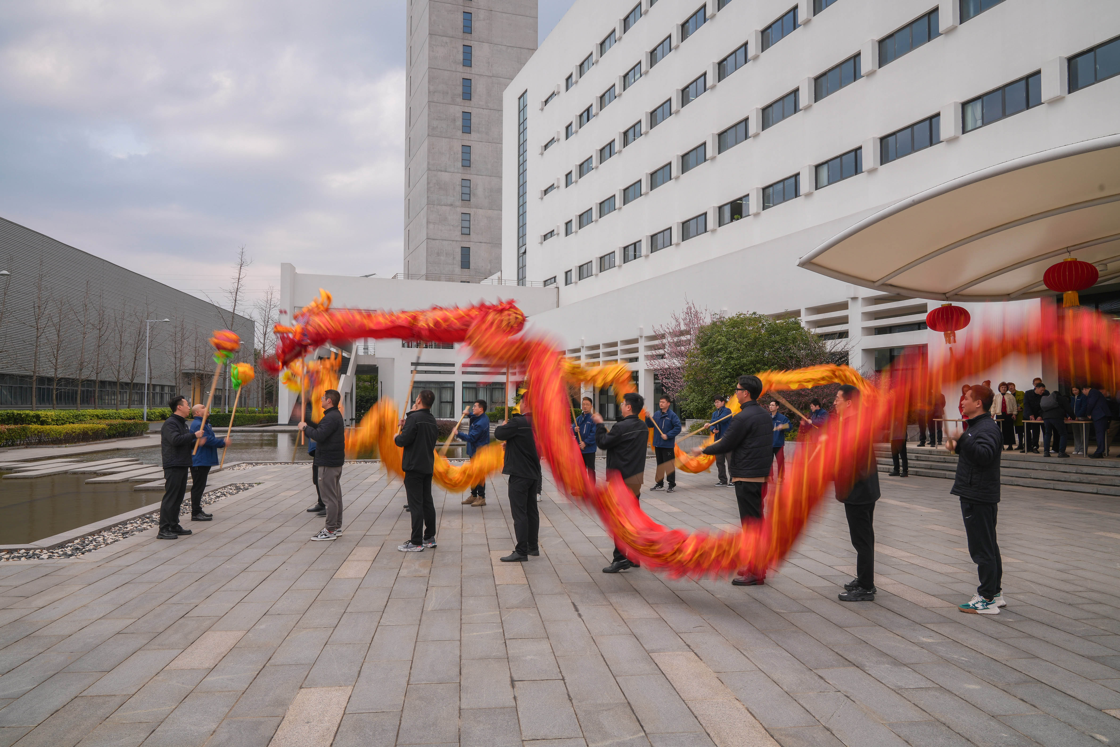祥龍騰飛迎開工 春到巨人工業園